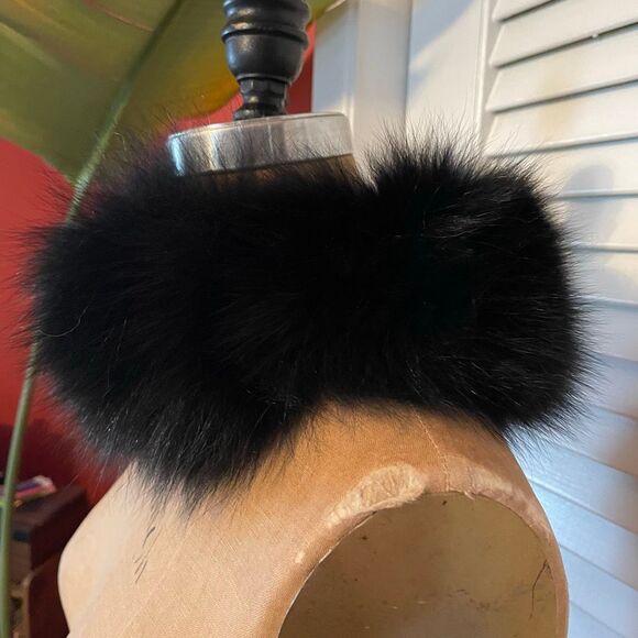 ADRIENNE LANDAU | black fox neck wrap - Picture 4 of 6